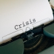 machine-à-écrire-avec-le-mot-crise